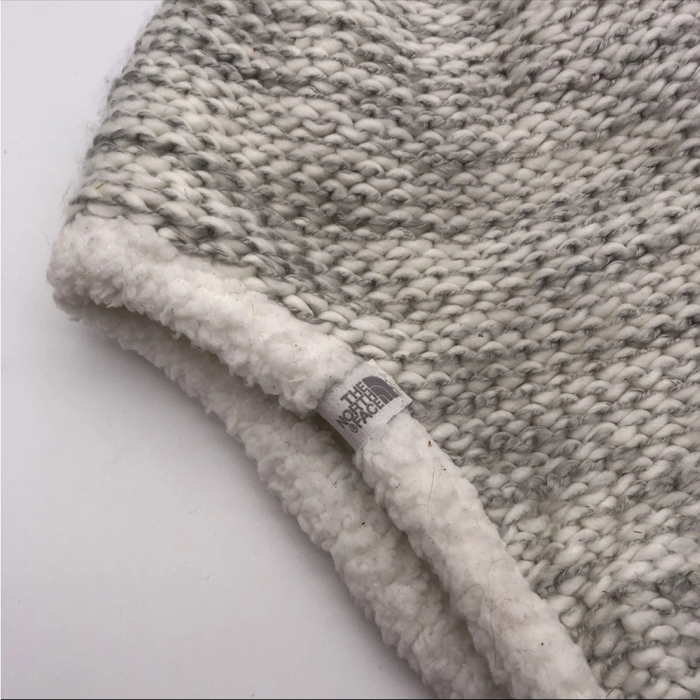 The North Face Ear Flat Knit Hat White/Gray Youth M - Picture 2 of 5